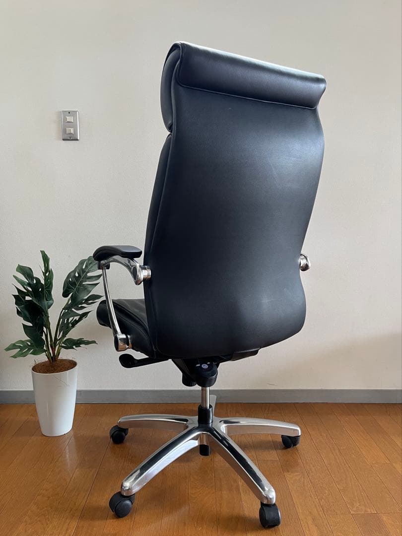オカムラ　VILLAGE ビラージュ　エグゼクティブチェア　黒　本革　ハイバック