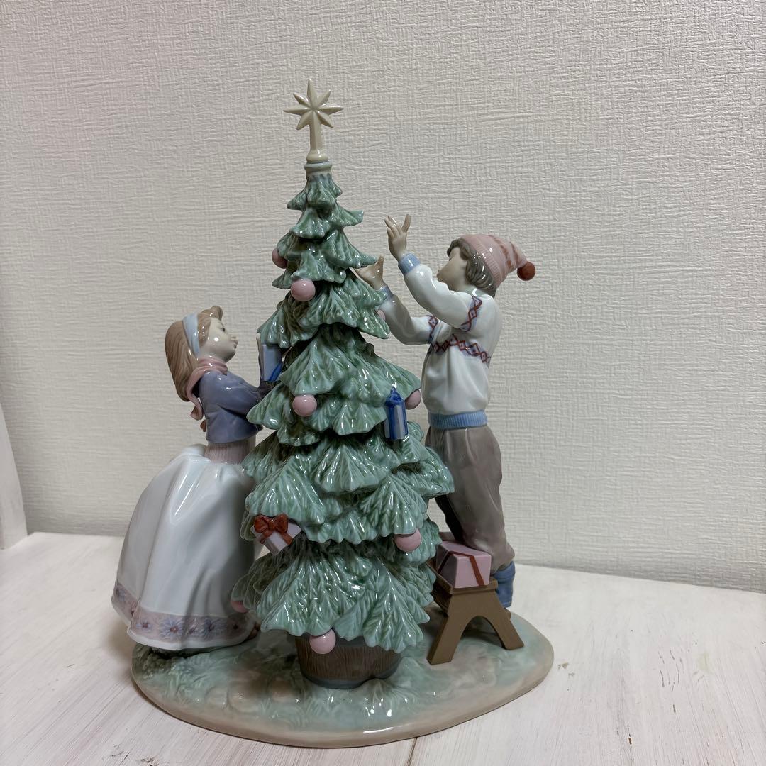 リヤドロ　LLADRO 「ツリーを飾ろう」　新品！