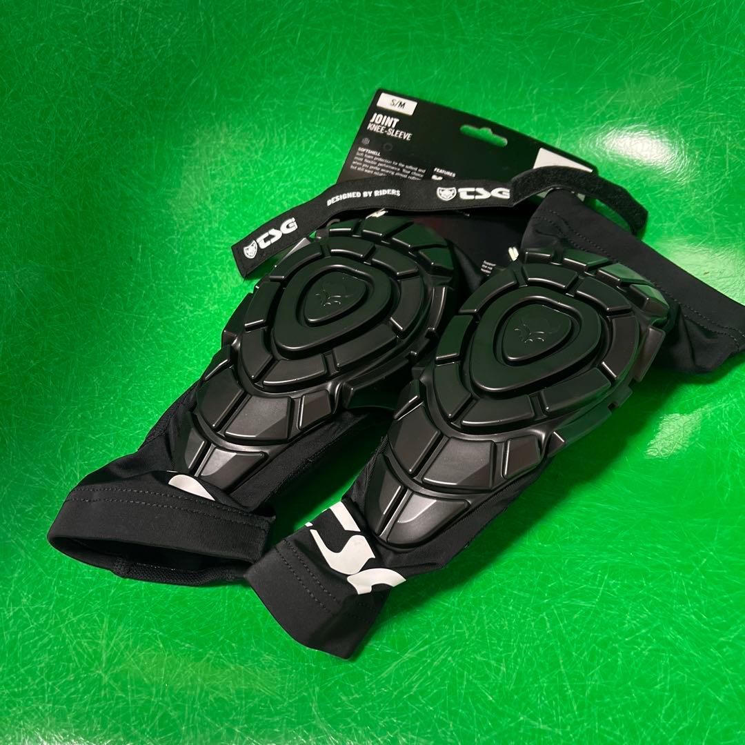 TSG プロテクター　S/M サイズ　ブラック