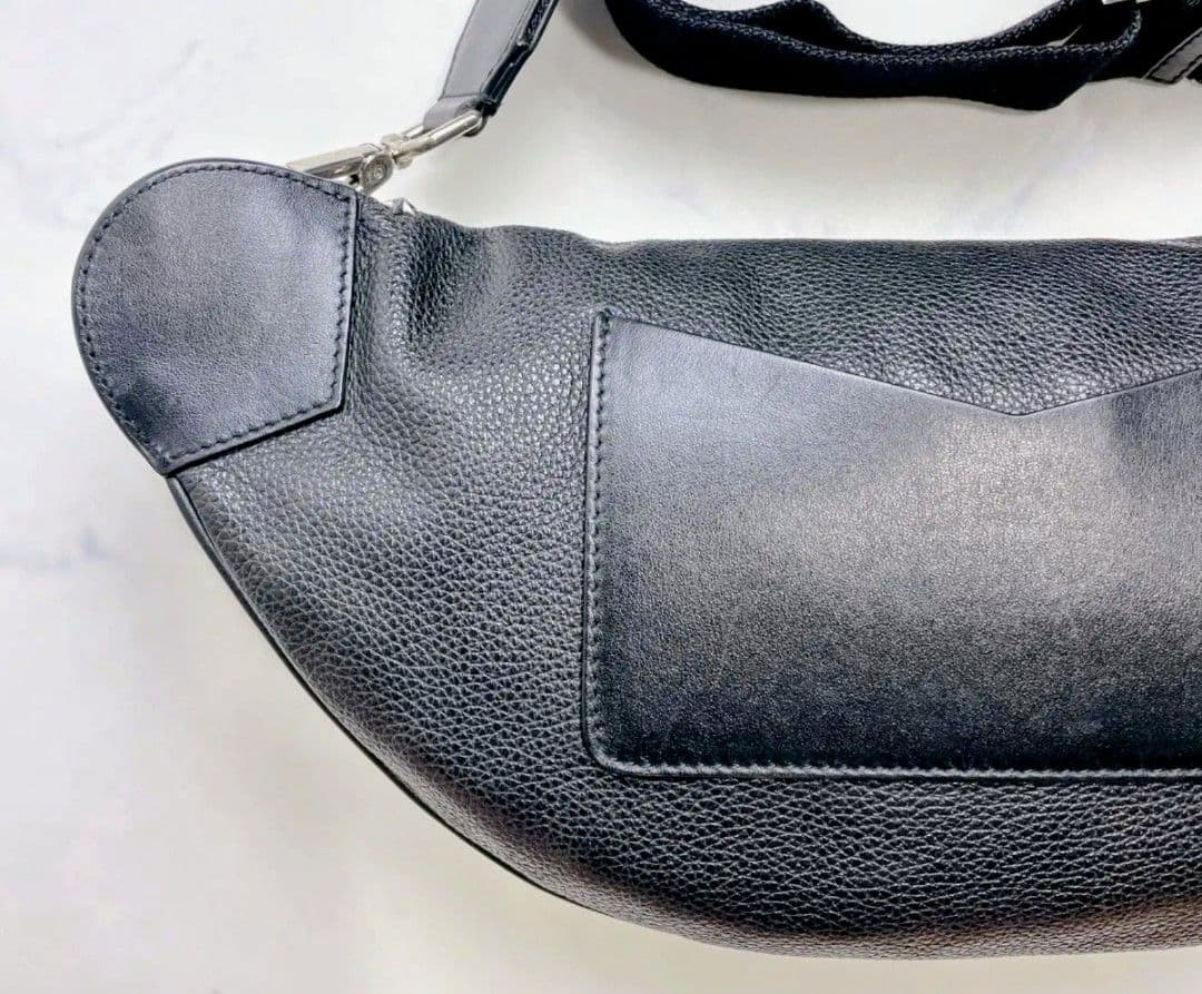 JIMMY CHOO ボディバッグ ヨークスタッズ ブラックユニセックス希少