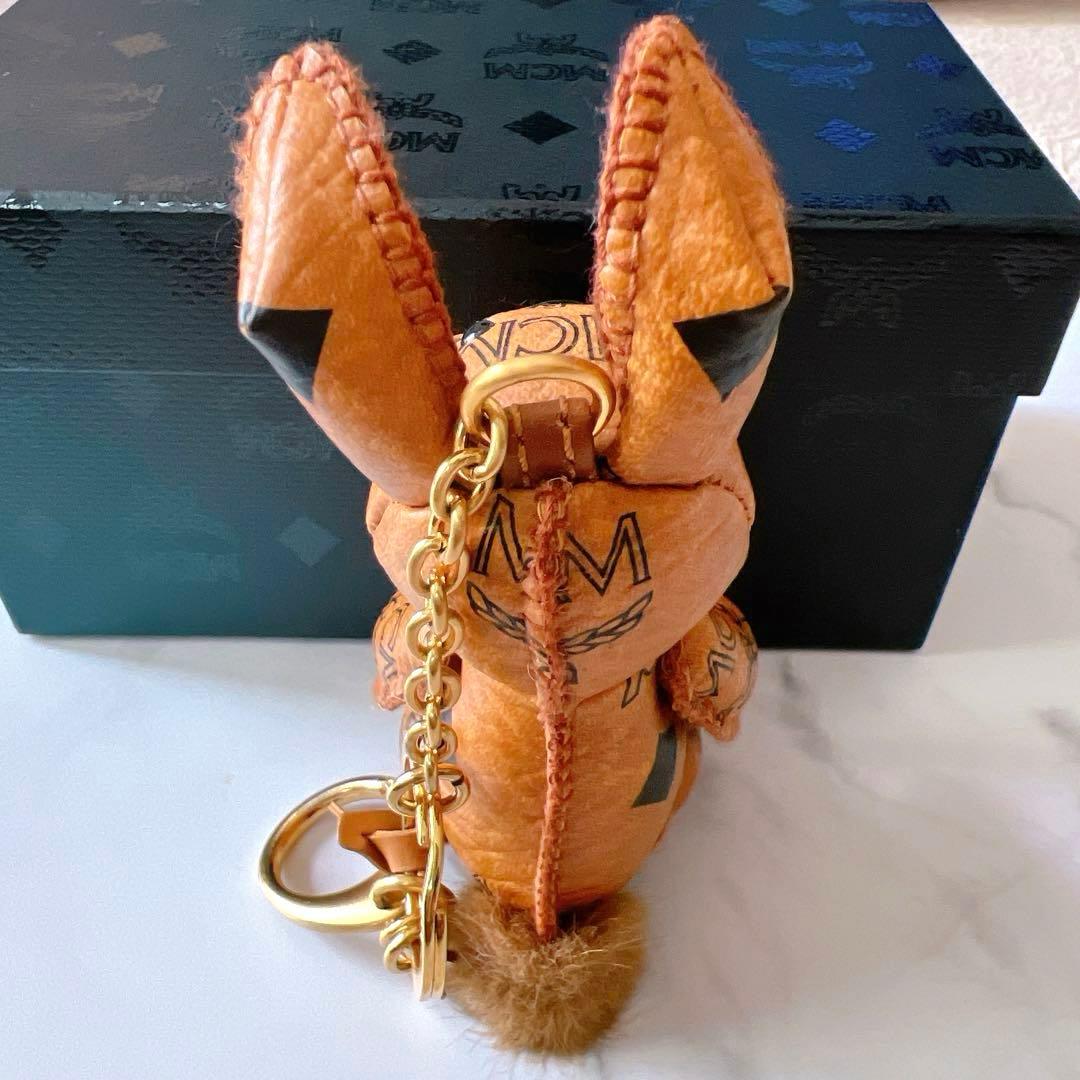 MCM レザーうさぎチャーム