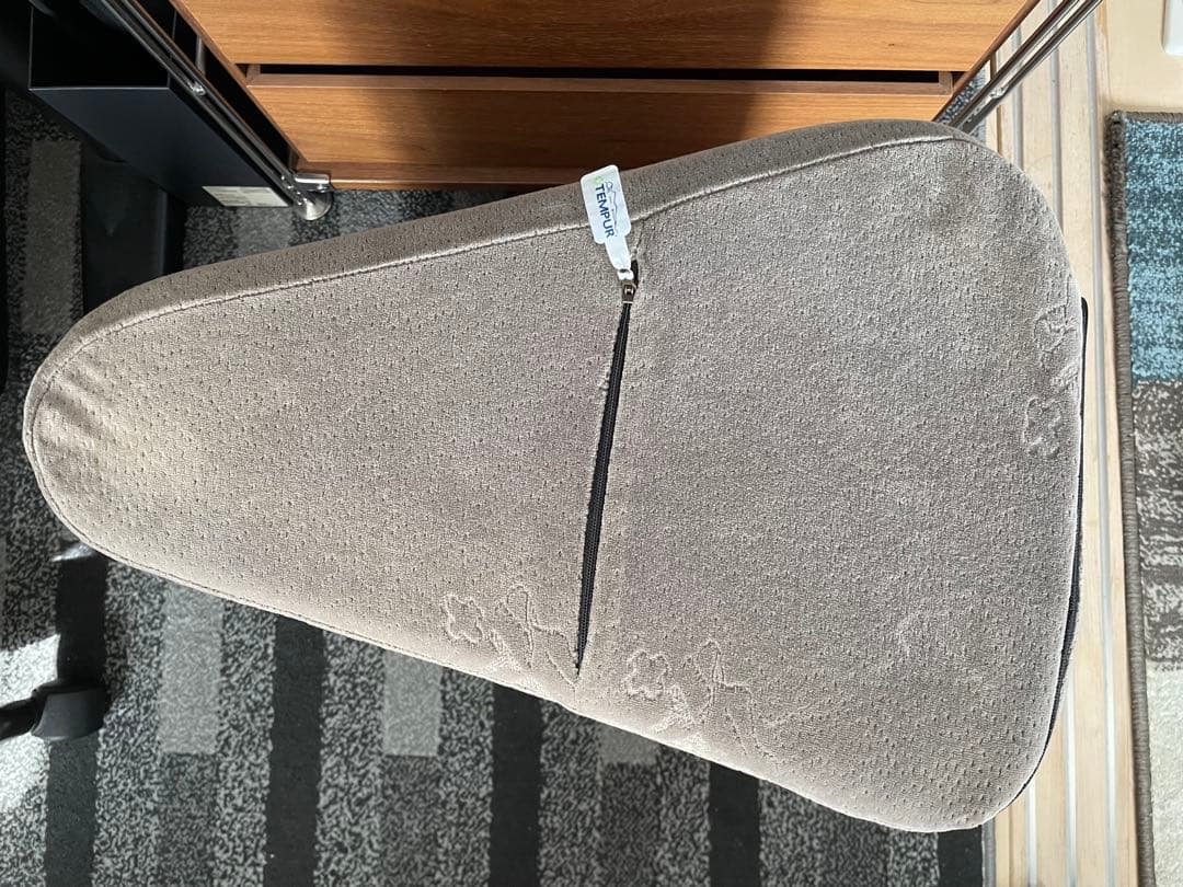 テンピュール　ベッドウェッジ　グレー