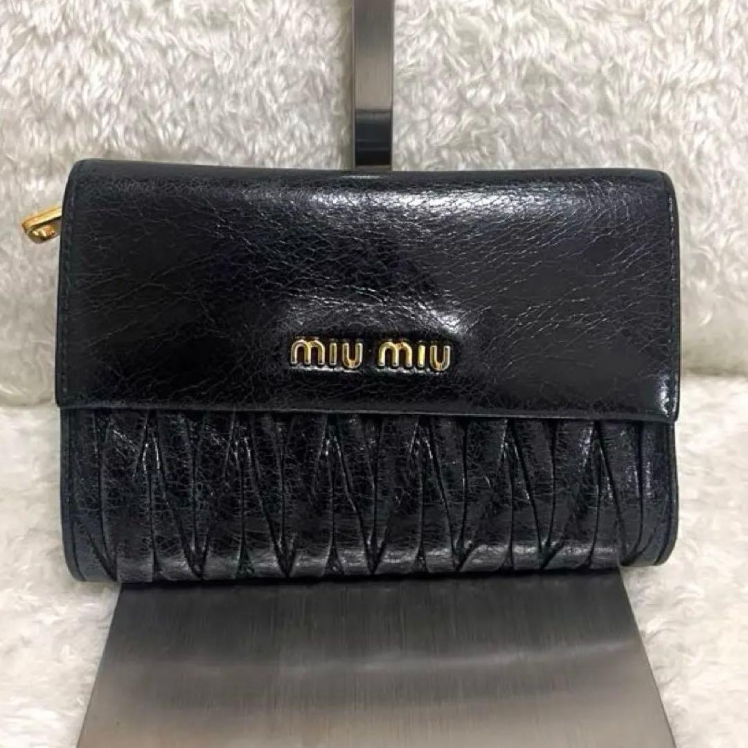 美品✨MIUMIU 三つ折り財布 マテラッセ レザー ラウンドファスナー