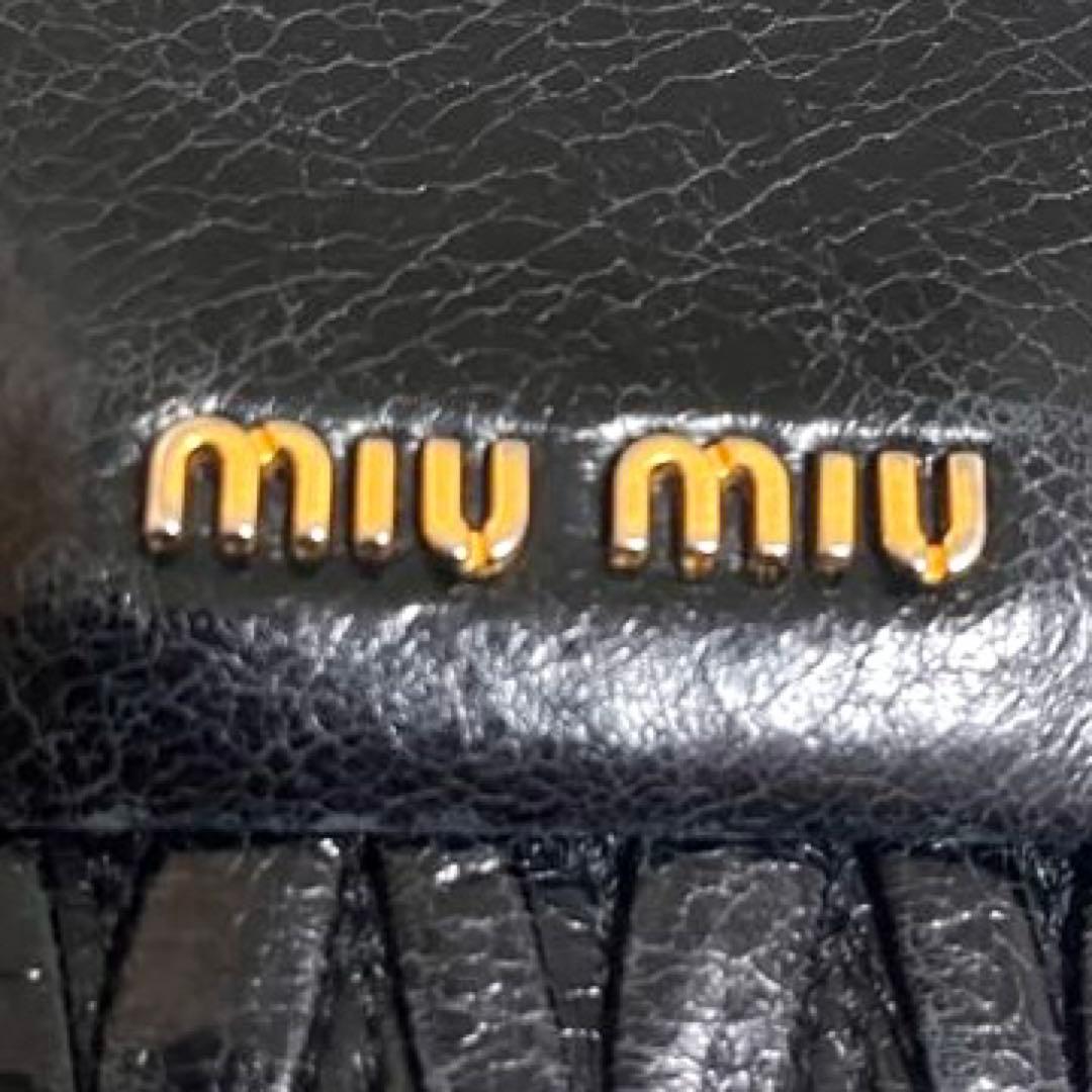 美品✨MIUMIU 三つ折り財布 マテラッセ レザー ラウンドファスナー