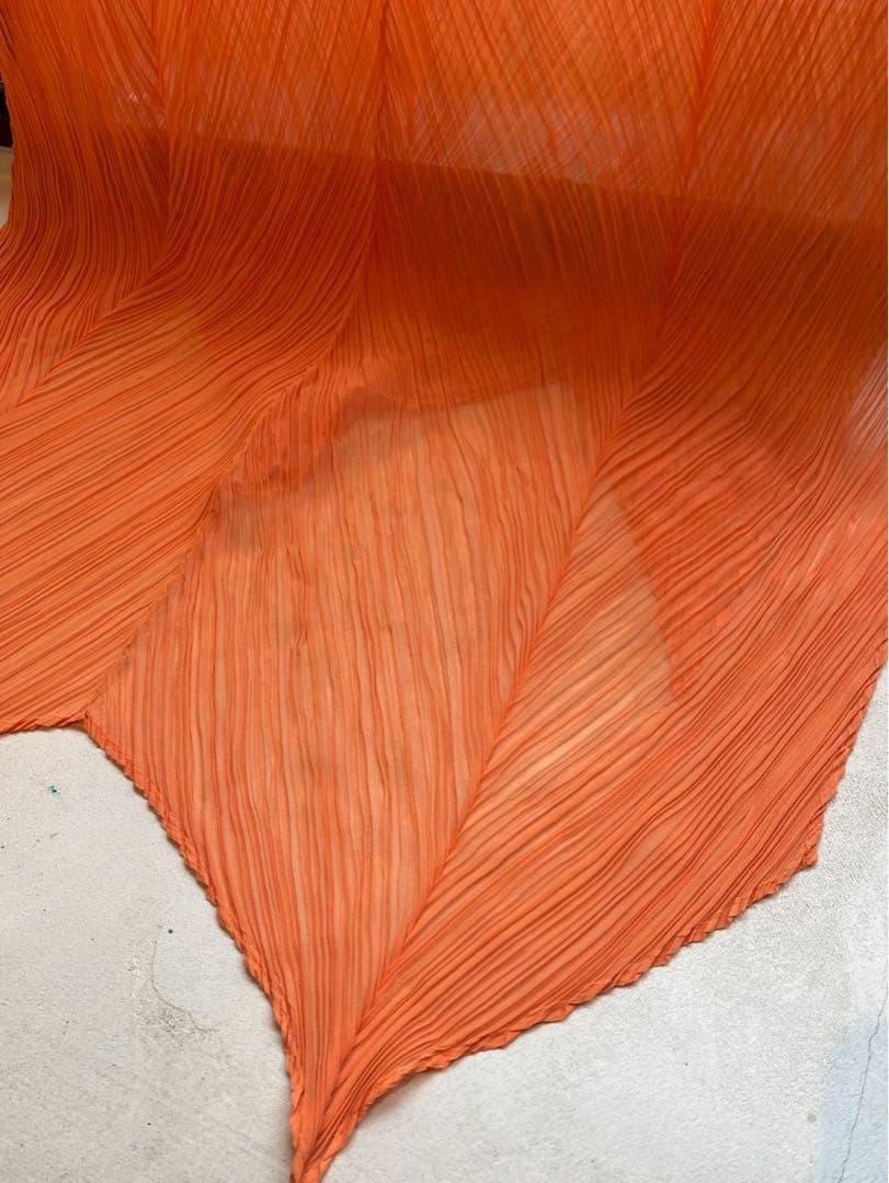 【新品未使用】ISSEY MIYAKE イッセイミヤケ オレンジ ストール