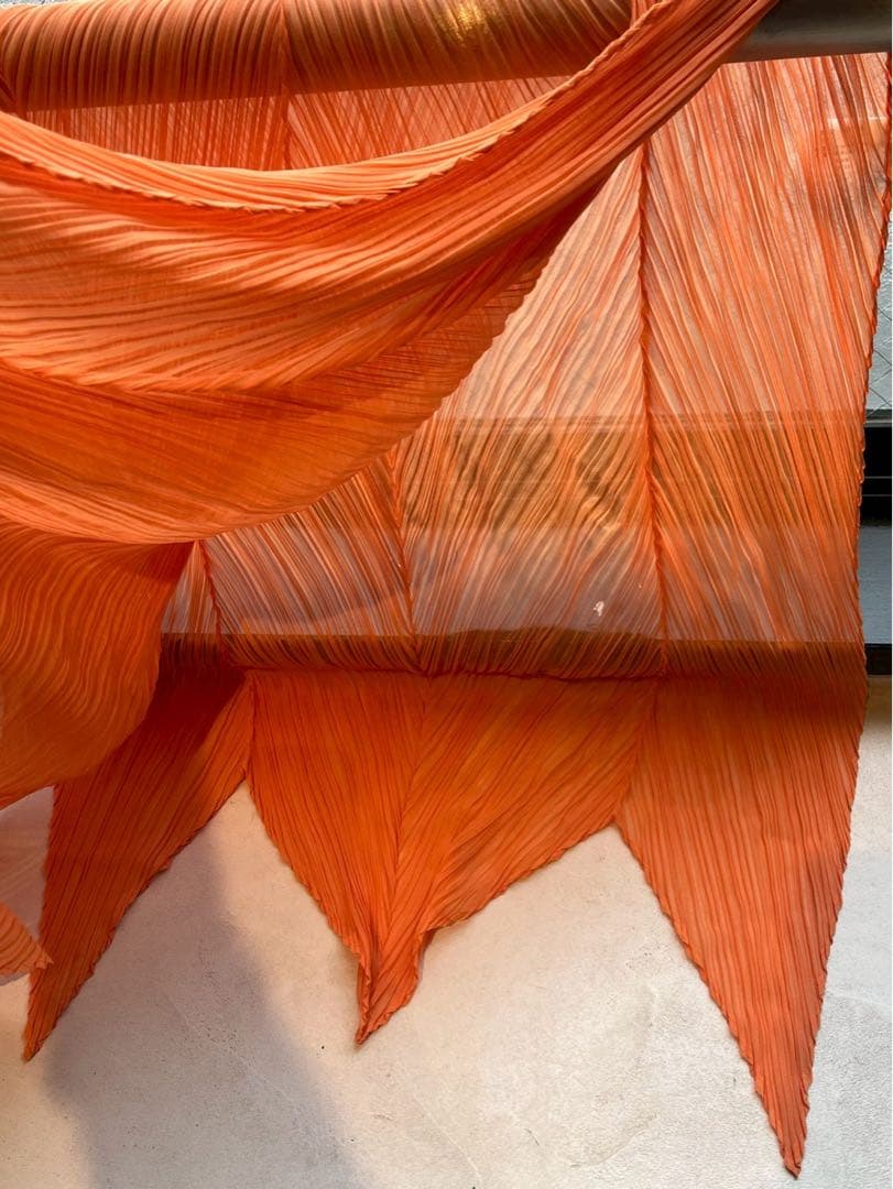 【新品未使用】ISSEY MIYAKE イッセイミヤケ オレンジ ストール