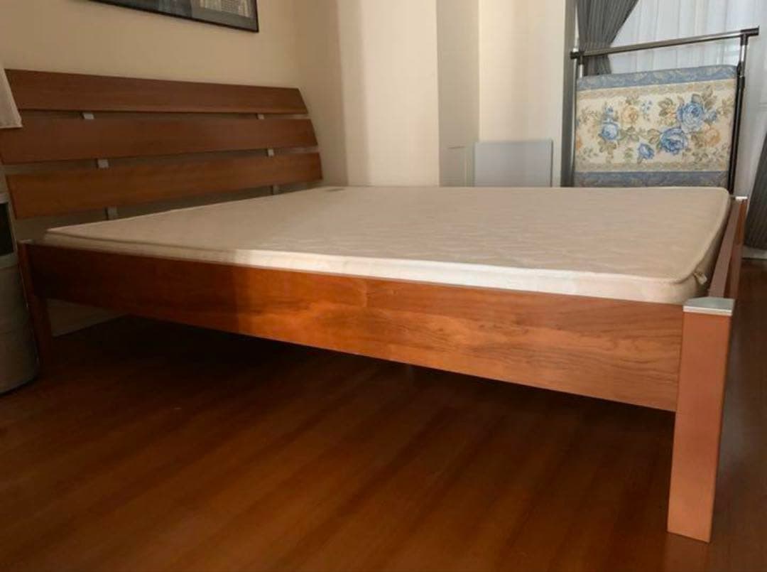 BoConcept 木製　クイーンベッド シンプル　北欧　フレームのみ