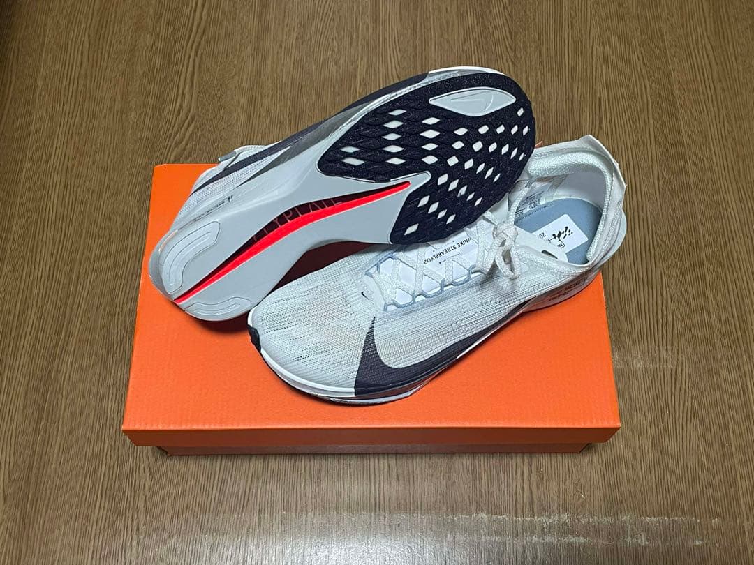 ナイキ　ランニングシューズ　ストリークフライ2 26