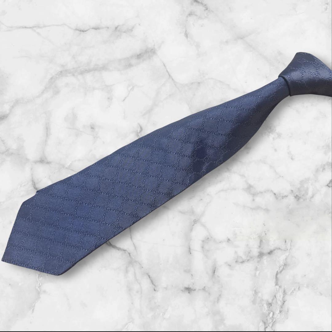 【未使用に近い】GUCCI グッチ　ネクタイ　gg柄　シルバーグレー