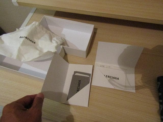 BALENCIAGA バレンシアガ グラフィティ ラウンドファスナー長財布 保証