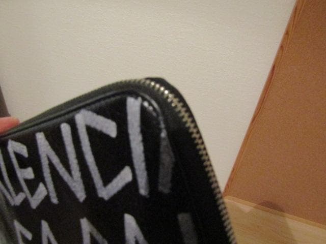 BALENCIAGA バレンシアガ グラフィティ ラウンドファスナー長財布 保証