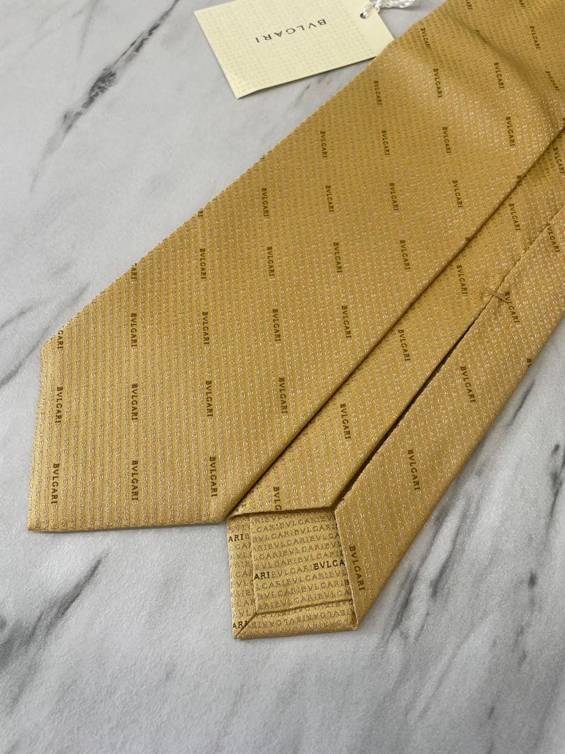 【新品箱タグ付】ブルガリ BVLGARI ロゴ総柄 ゴールド系 ネクタイ 黄色系