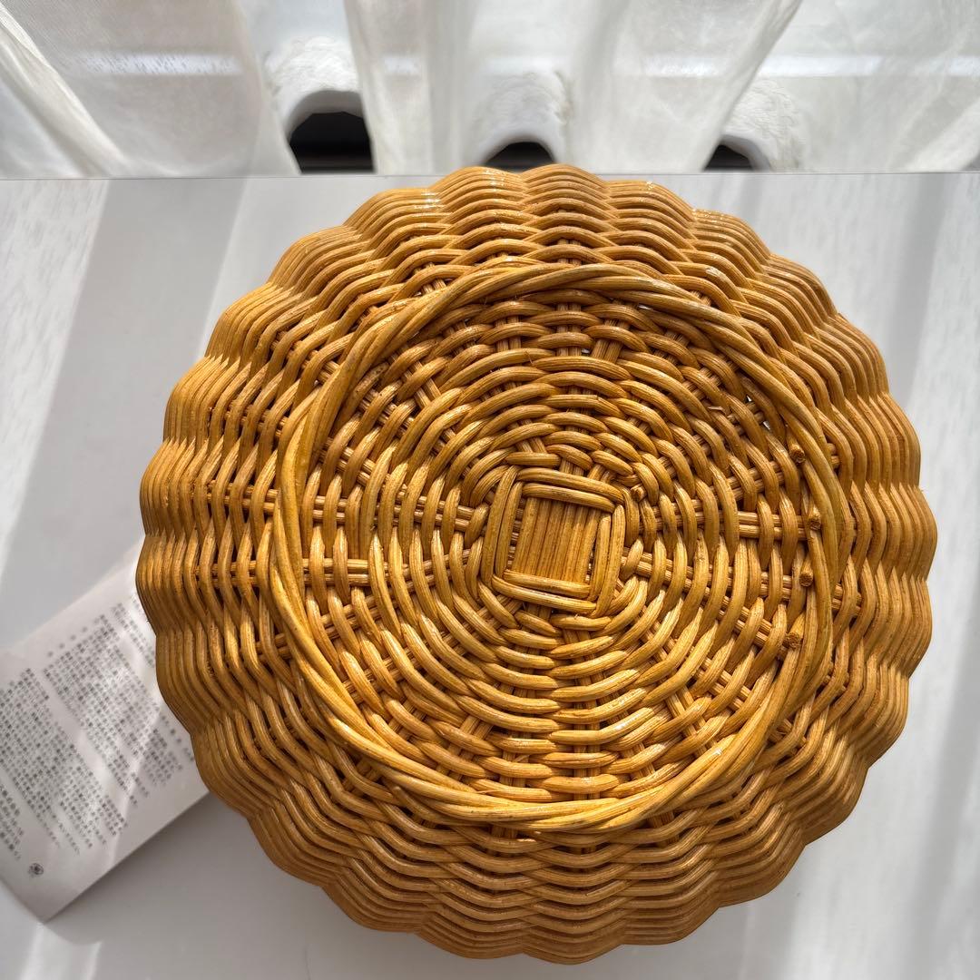 ラタン　藤　りんご　小物入れ　新品 バスケット　蓋付き