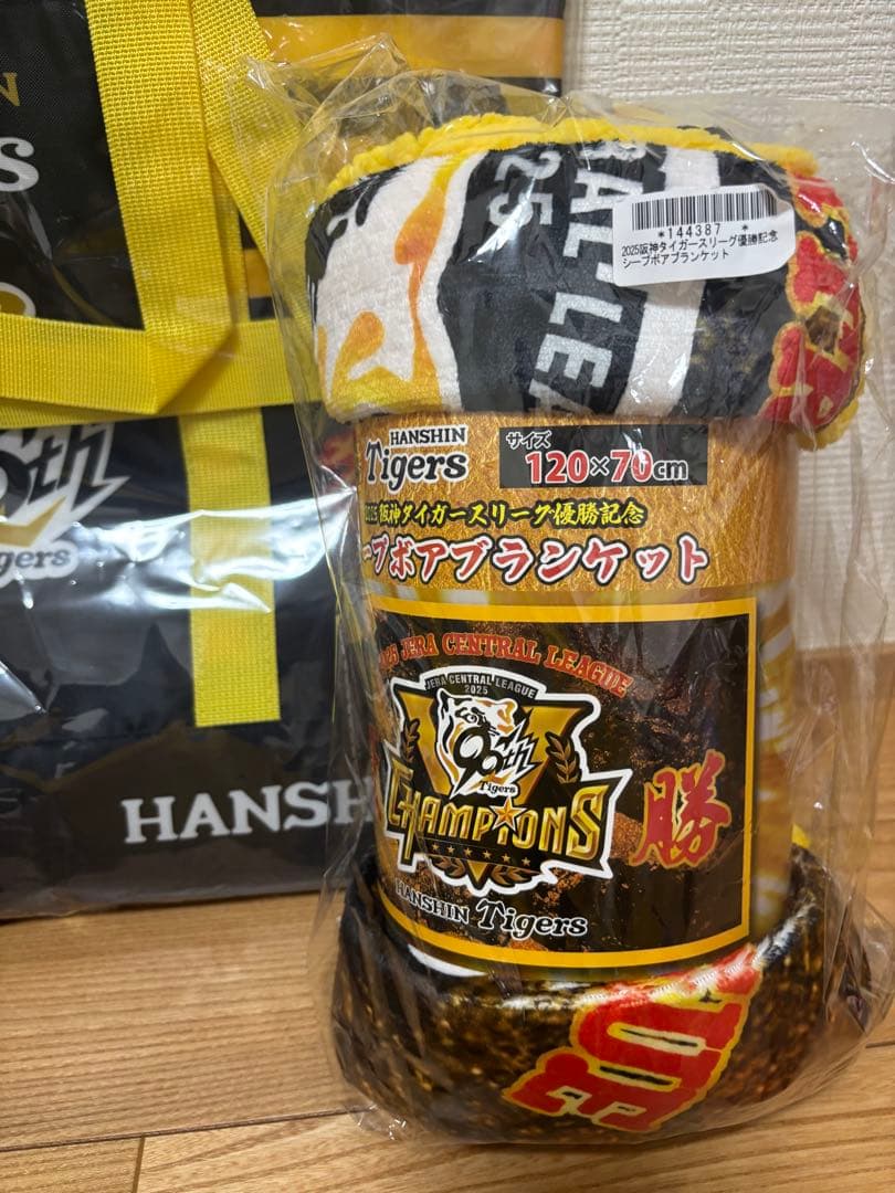 阪神タイガース フィギュア　トランク　ブランケット　トミカ　アミューズメント