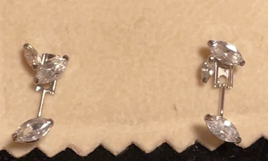 K14 揺れるピアス