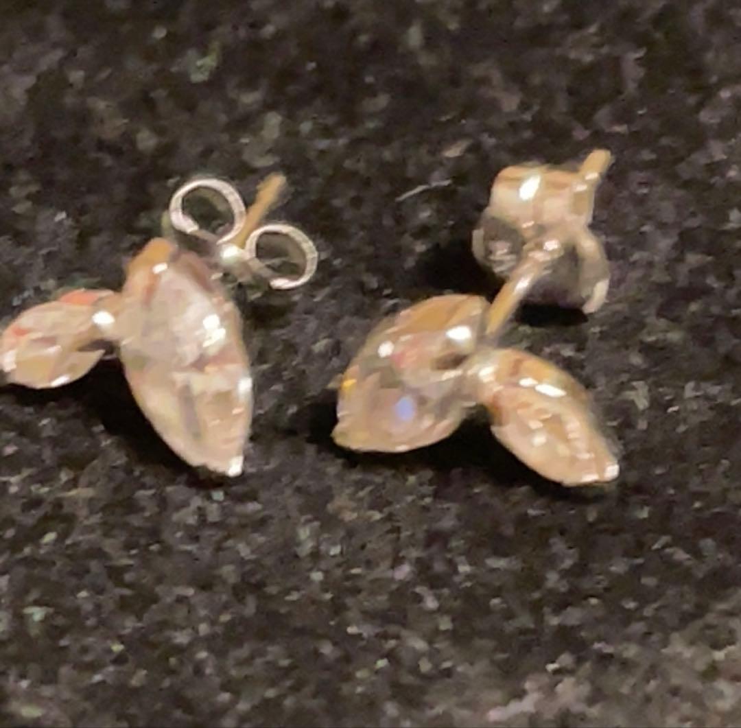 K14 揺れるピアス