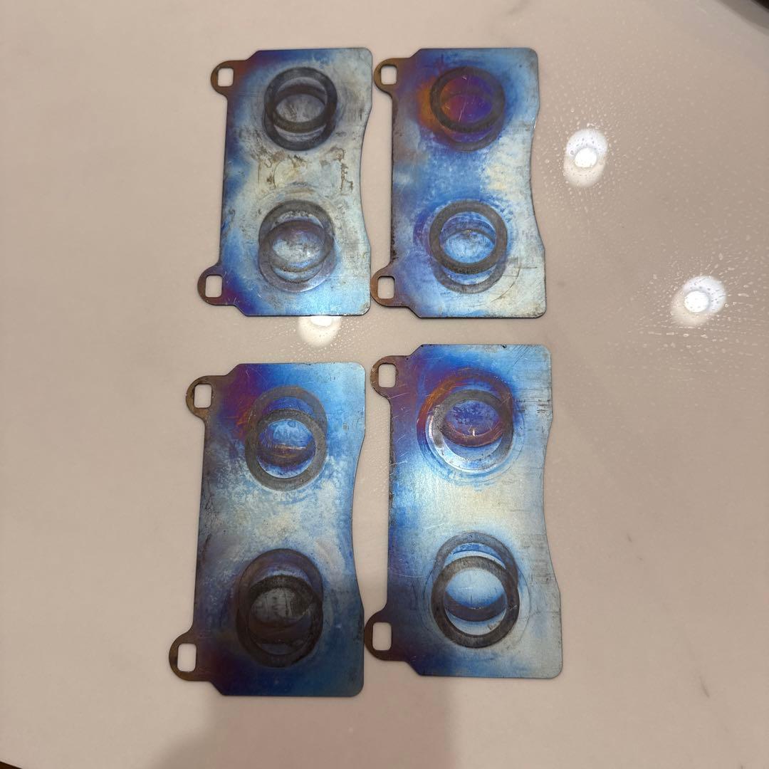 GRヤリス　フロントブレーキパッドチタンシム