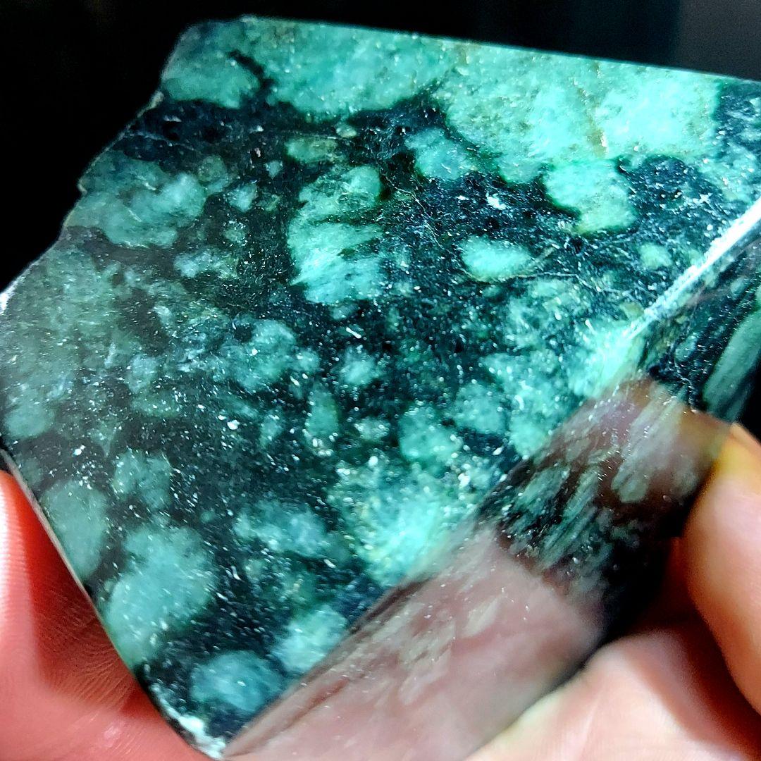 黒とグレーのマーブル模様が渋くかっこいい JADEITE本翡翠 4面磨き 546