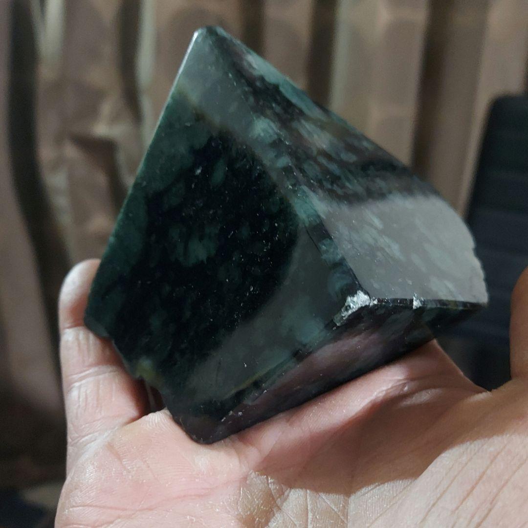 黒とグレーのマーブル模様が渋くかっこいい JADEITE本翡翠 4面磨き 546