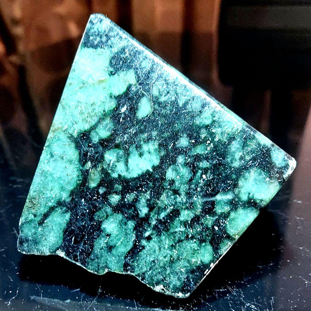 黒とグレーのマーブル模様が渋くかっこいい JADEITE本翡翠 4面磨き 546