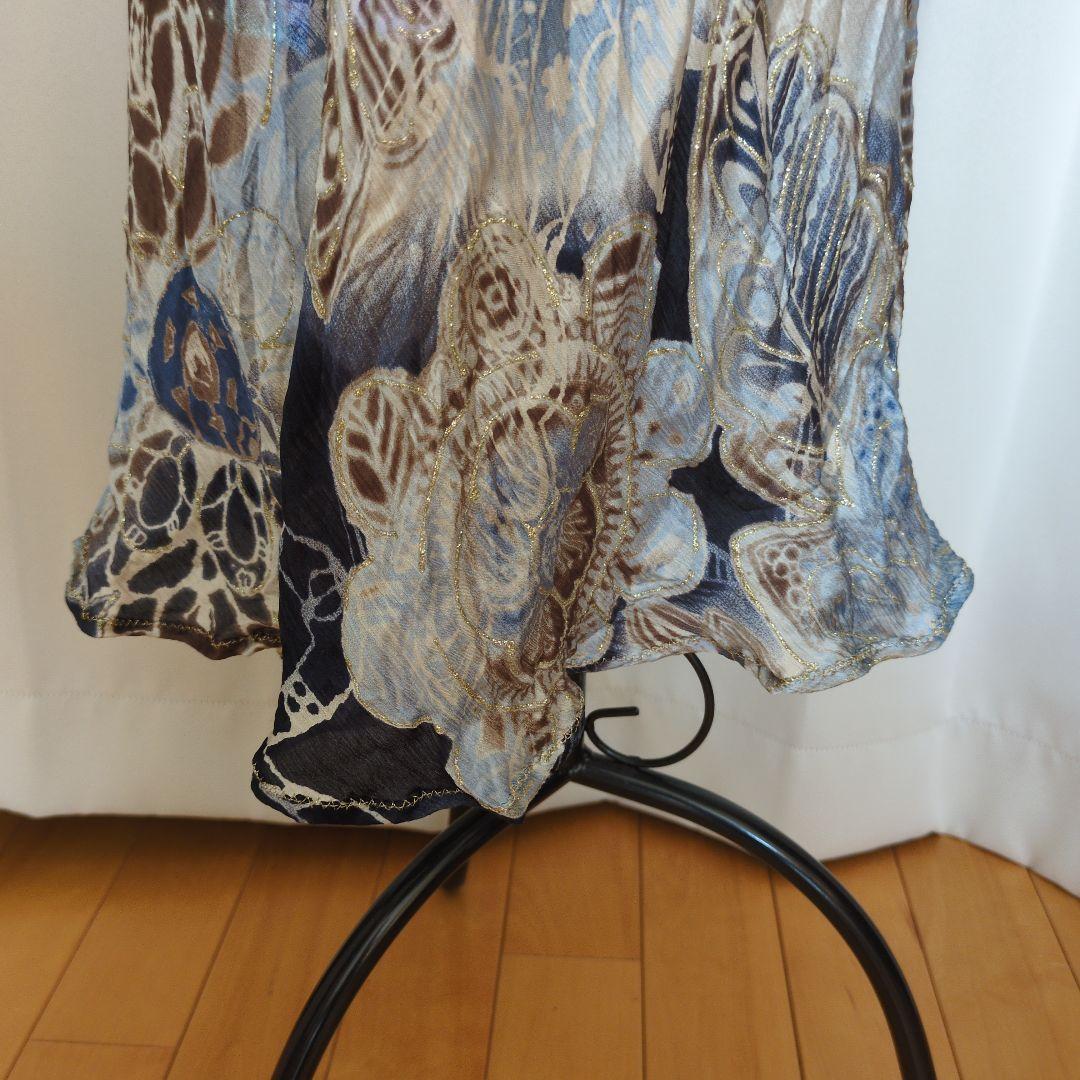 クラスロベルトカヴァリ　シルク花柄スカート