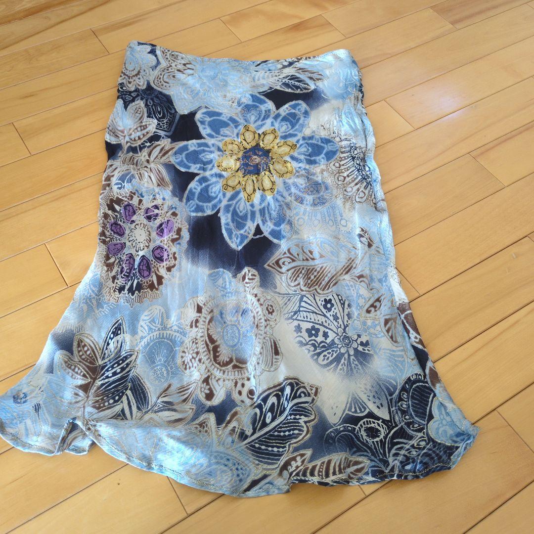 クラスロベルトカヴァリ　シルク花柄スカート