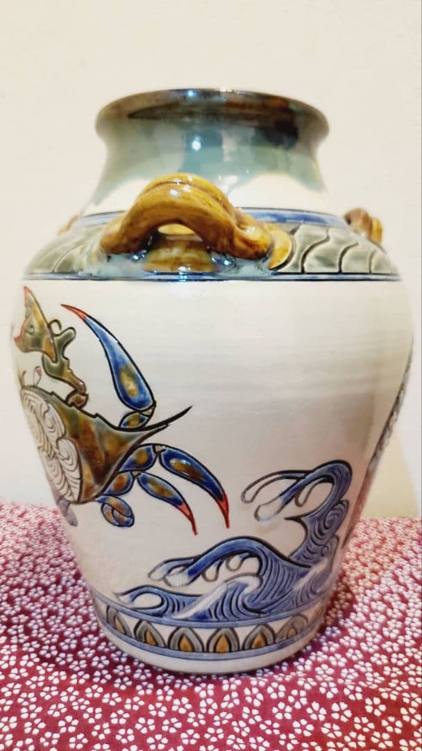 ①宮城三成 ミミ付き 大壺 魚紋 蟹紋 蛸紋 波 縁起物 やちむん