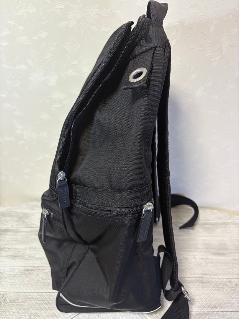 美品　marimekko ブラック バックパック