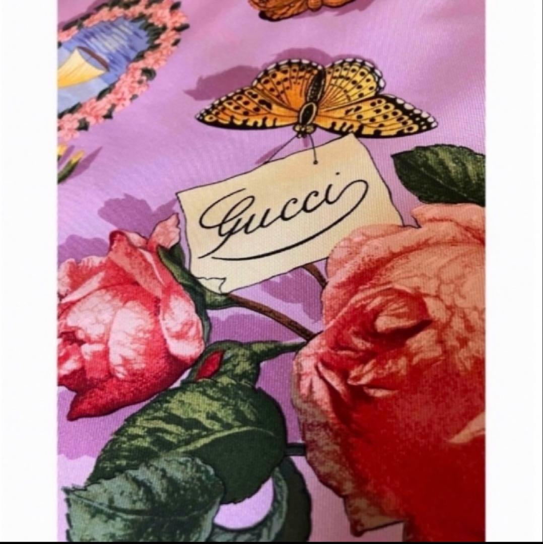 グッチ　大判　スカーフ　ピンク　綺麗な花々と可愛い蝶、蜜蜂　繊細な模様が素敵