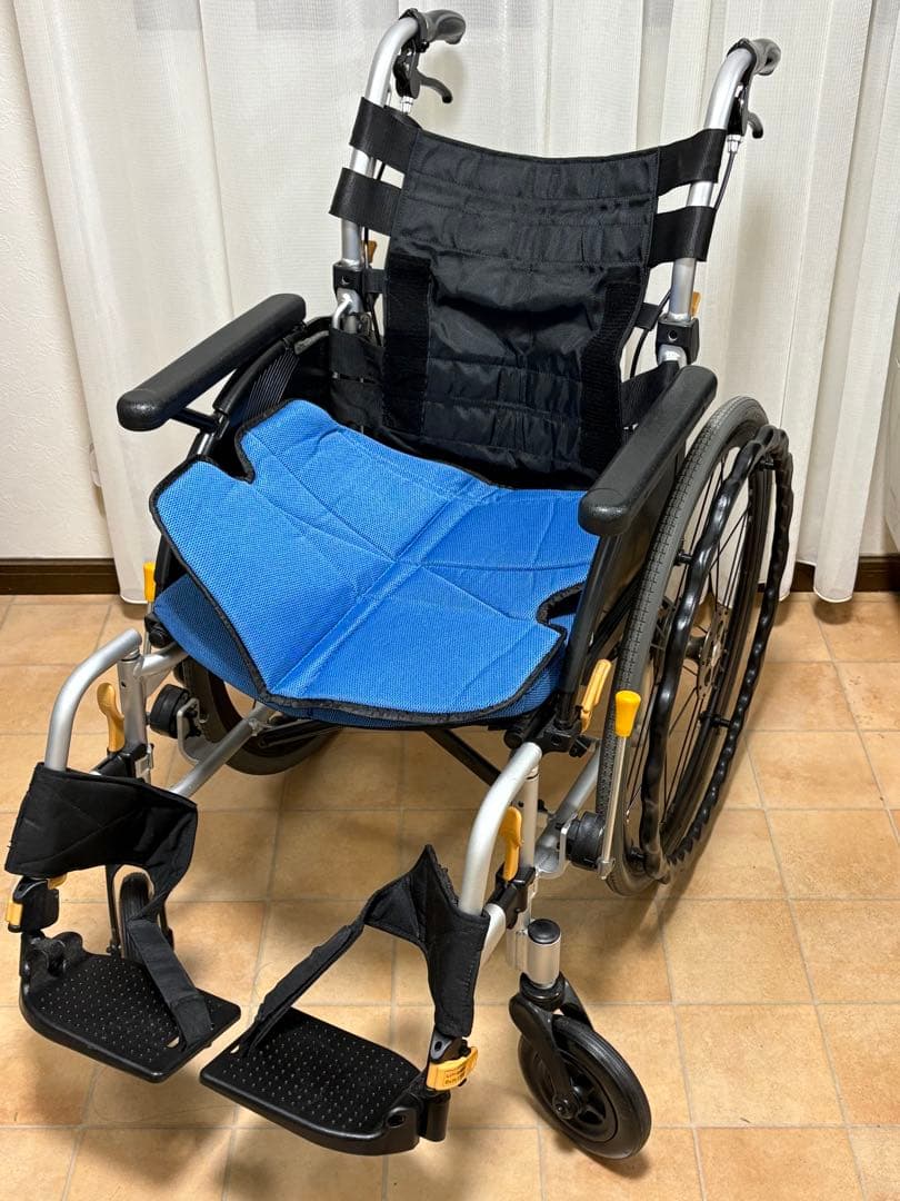 てて　美品　ネクストコア・マルチ NEXT-31B アルミ製自走式車椅子