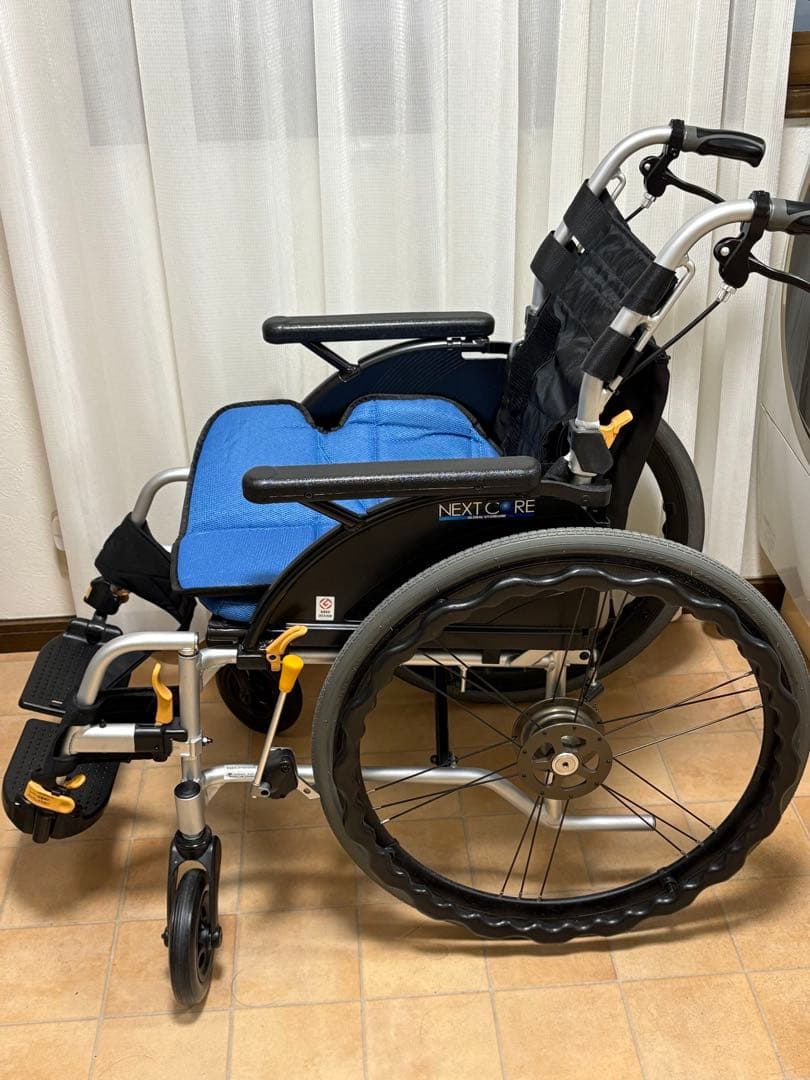 てて　美品　ネクストコア・マルチ NEXT-31B アルミ製自走式車椅子