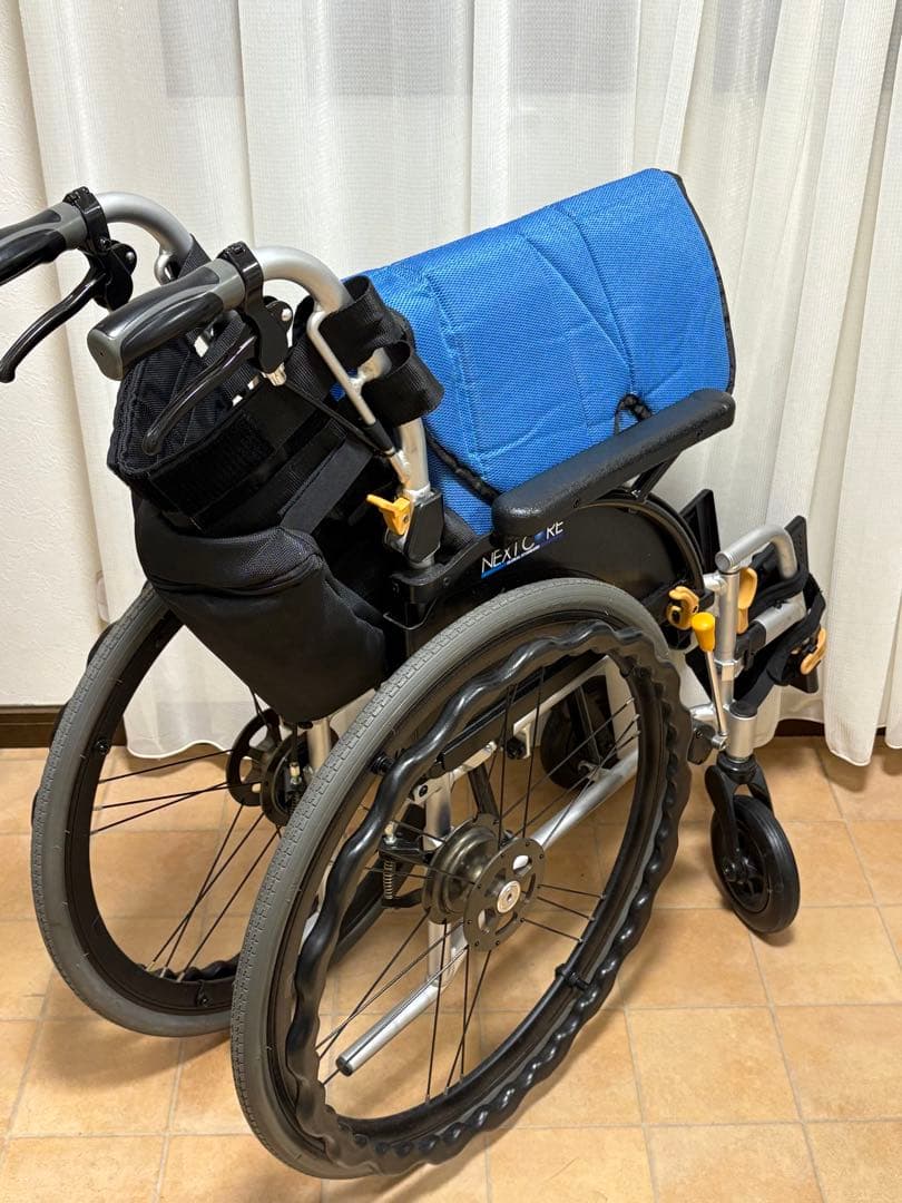 てて　美品　ネクストコア・マルチ NEXT-31B アルミ製自走式車椅子