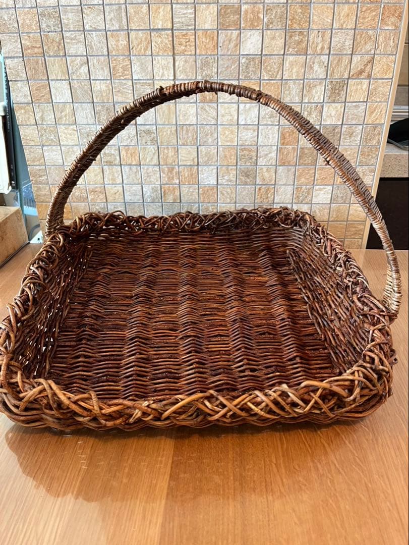 ハンドメイドアケビのカゴ