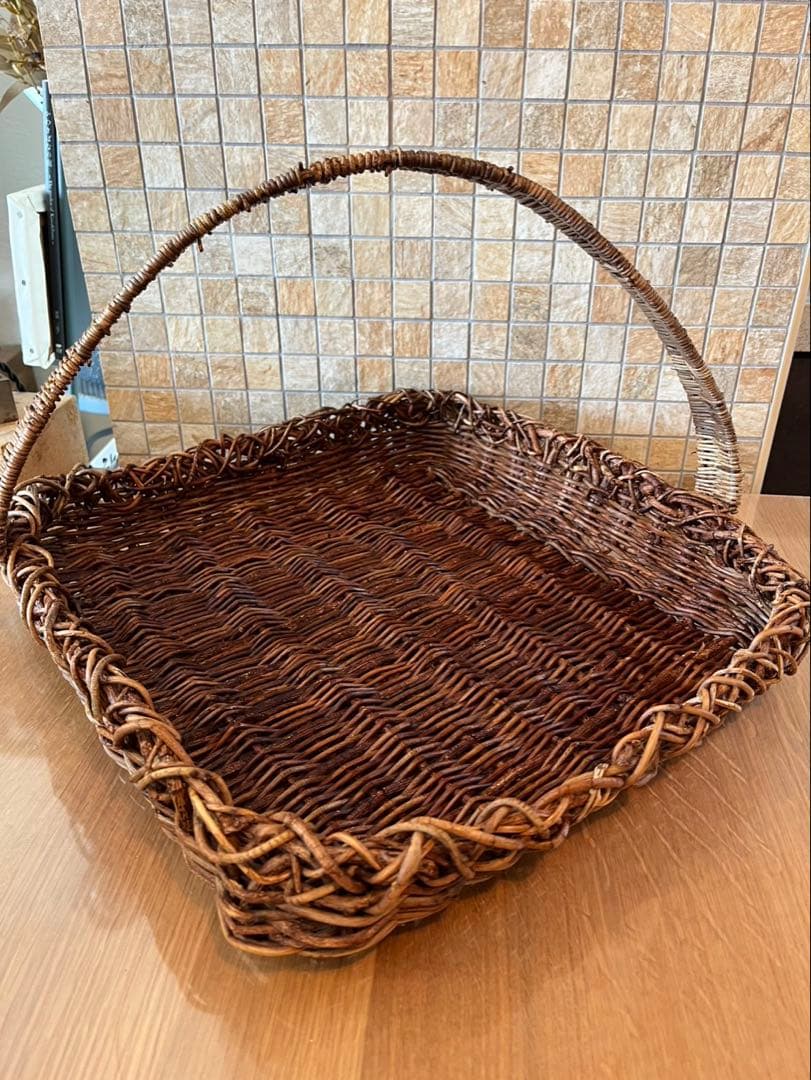 ハンドメイドアケビのカゴ