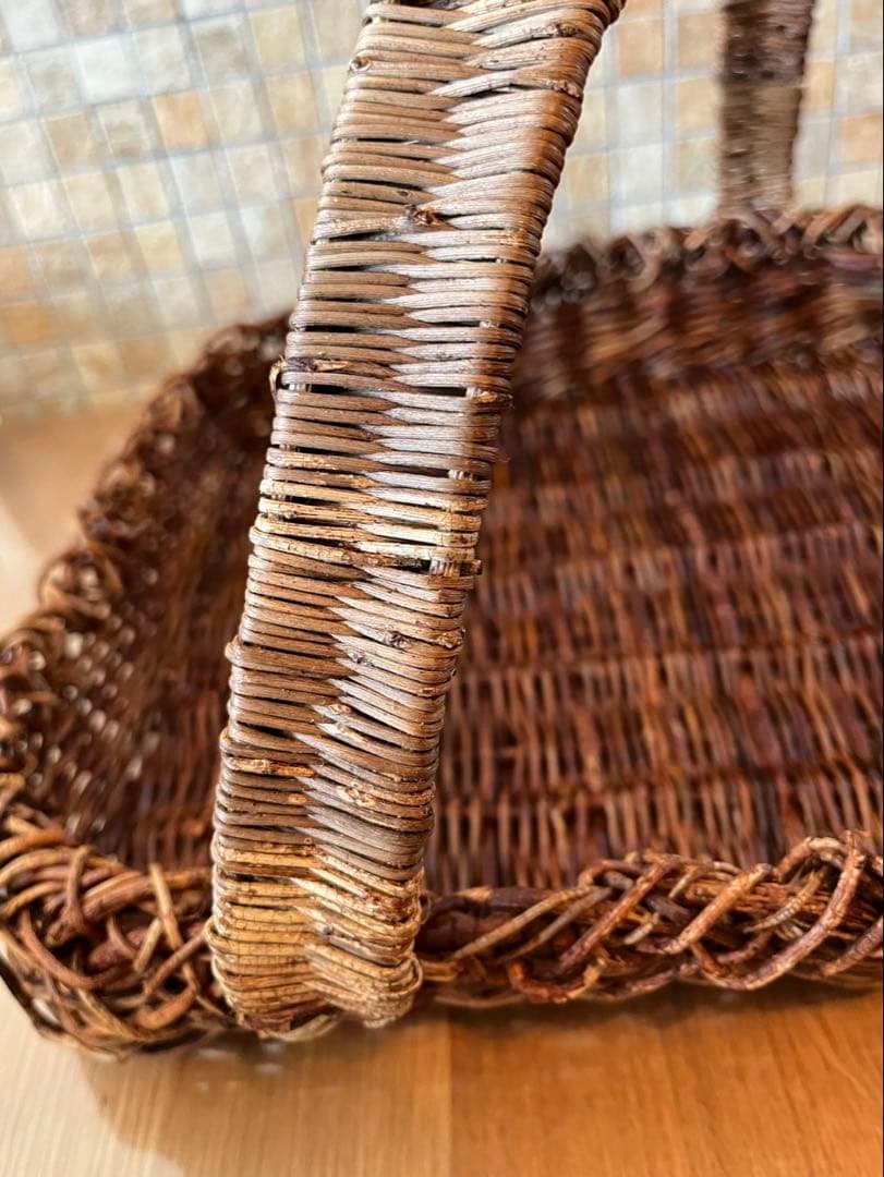 ハンドメイドアケビのカゴ