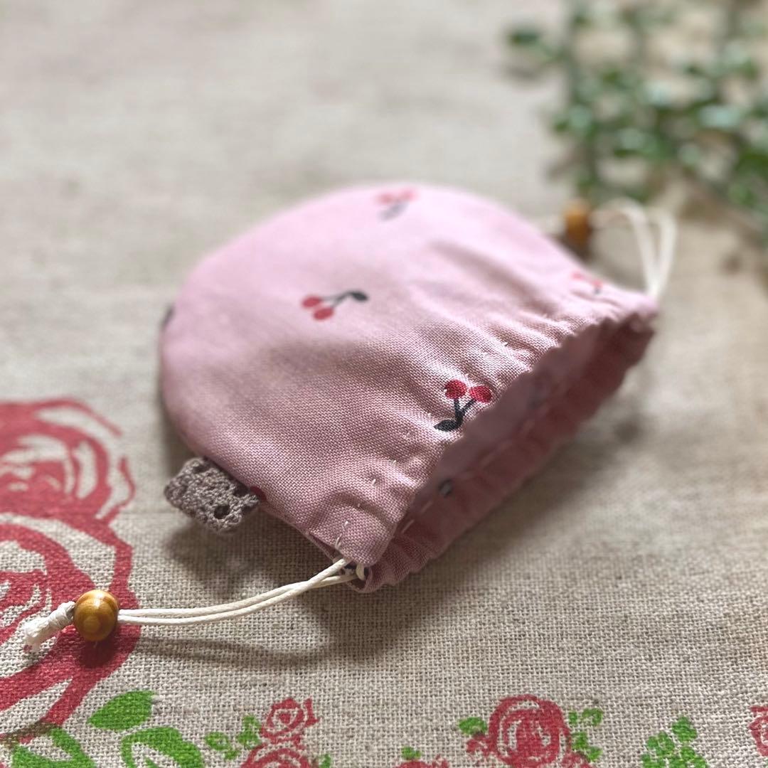 No.2305-7 手のひら巾着サシェ 香り袋 くすみピンクのさくらんぼ