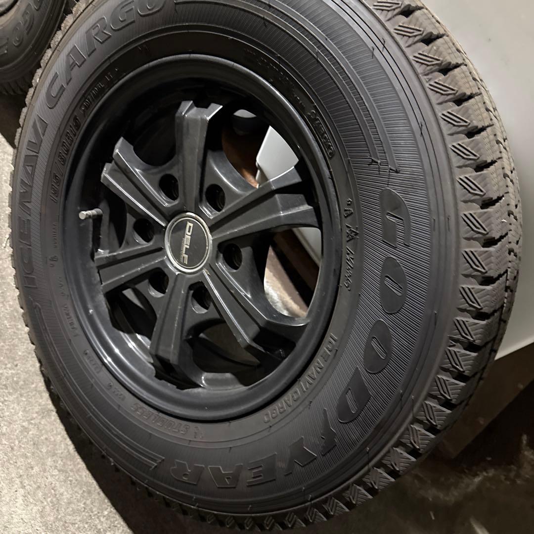 ハイエース　スタッドレスタイヤアルミセット東京都引き取り限定flex