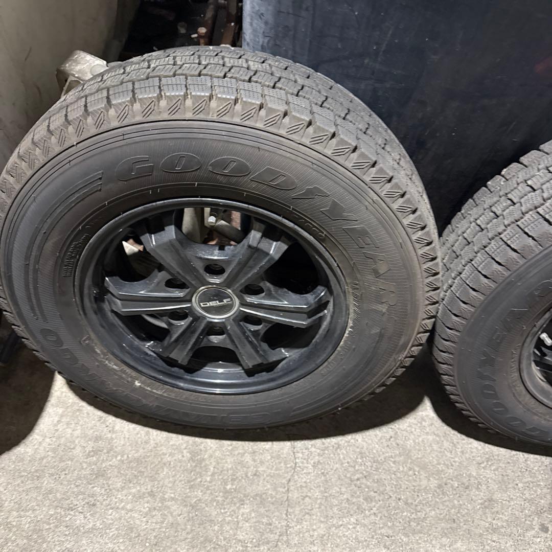 ハイエース　スタッドレスタイヤアルミセット東京都引き取り限定flex