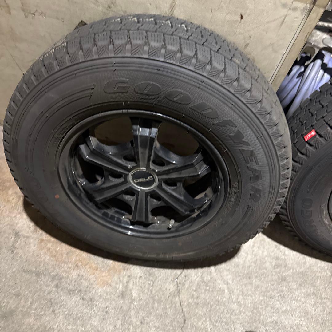 ハイエース　スタッドレスタイヤアルミセット東京都引き取り限定flex