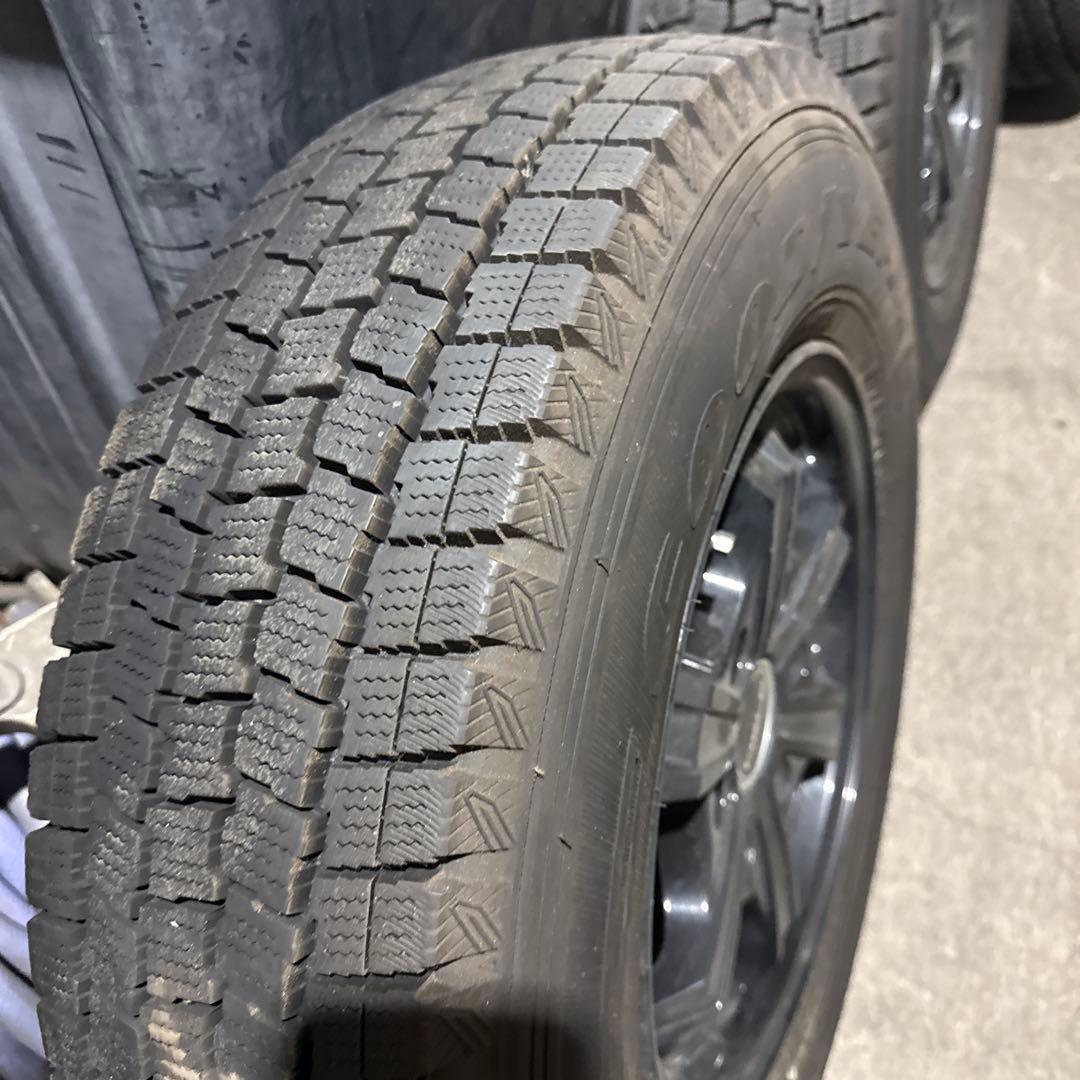 ハイエース　スタッドレスタイヤアルミセット東京都引き取り限定flex