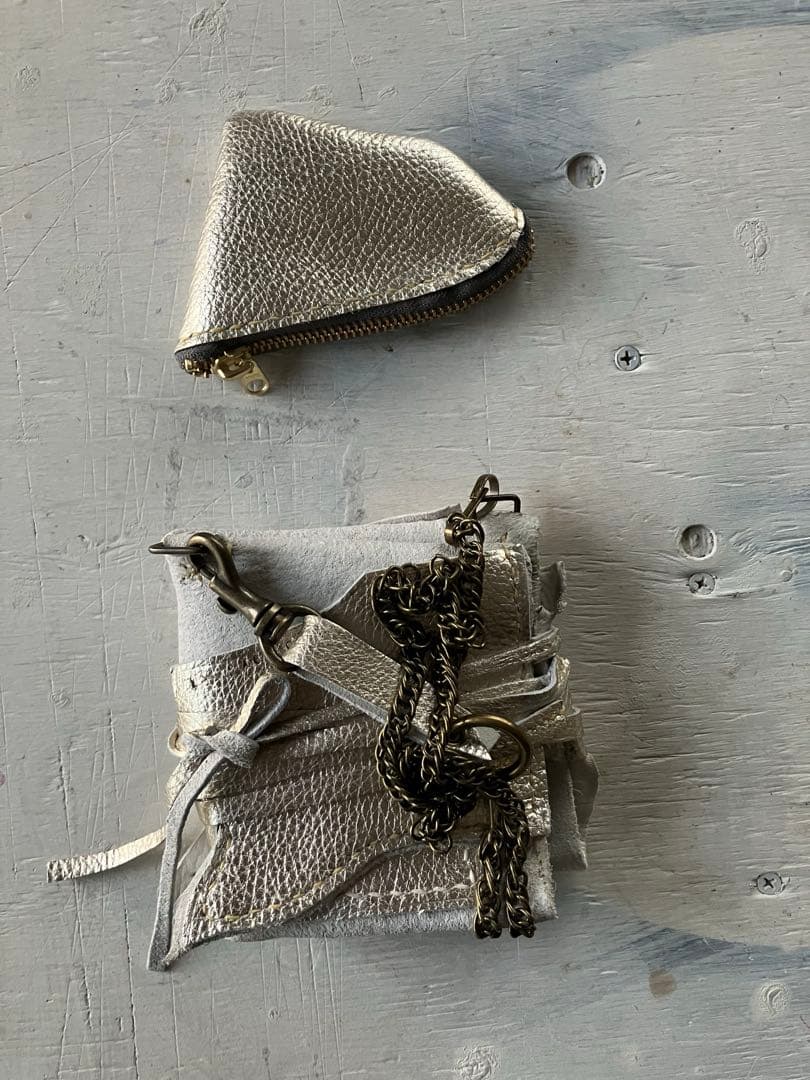 渋金革紐巻く二つ折りたたむネックウォレット＋zipperケース