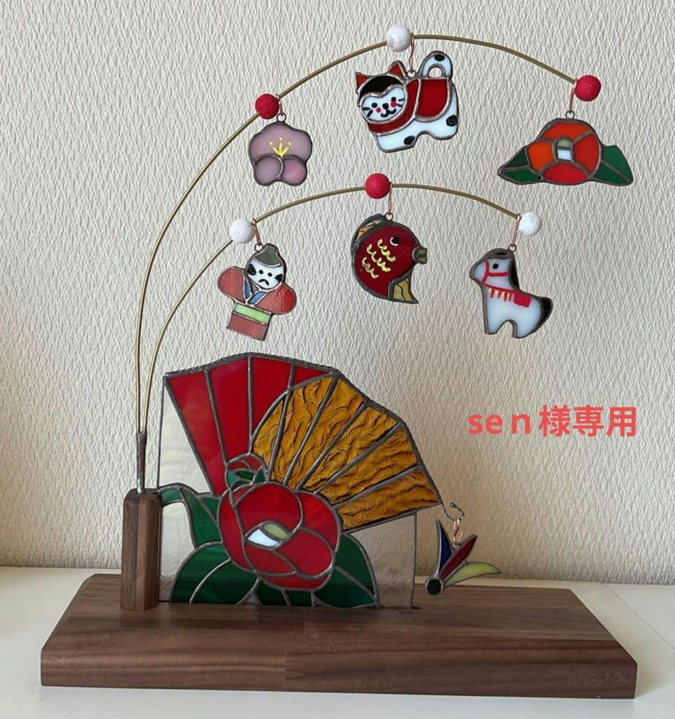 ステンドグラス　お正月飾りとサンタがいっぱい