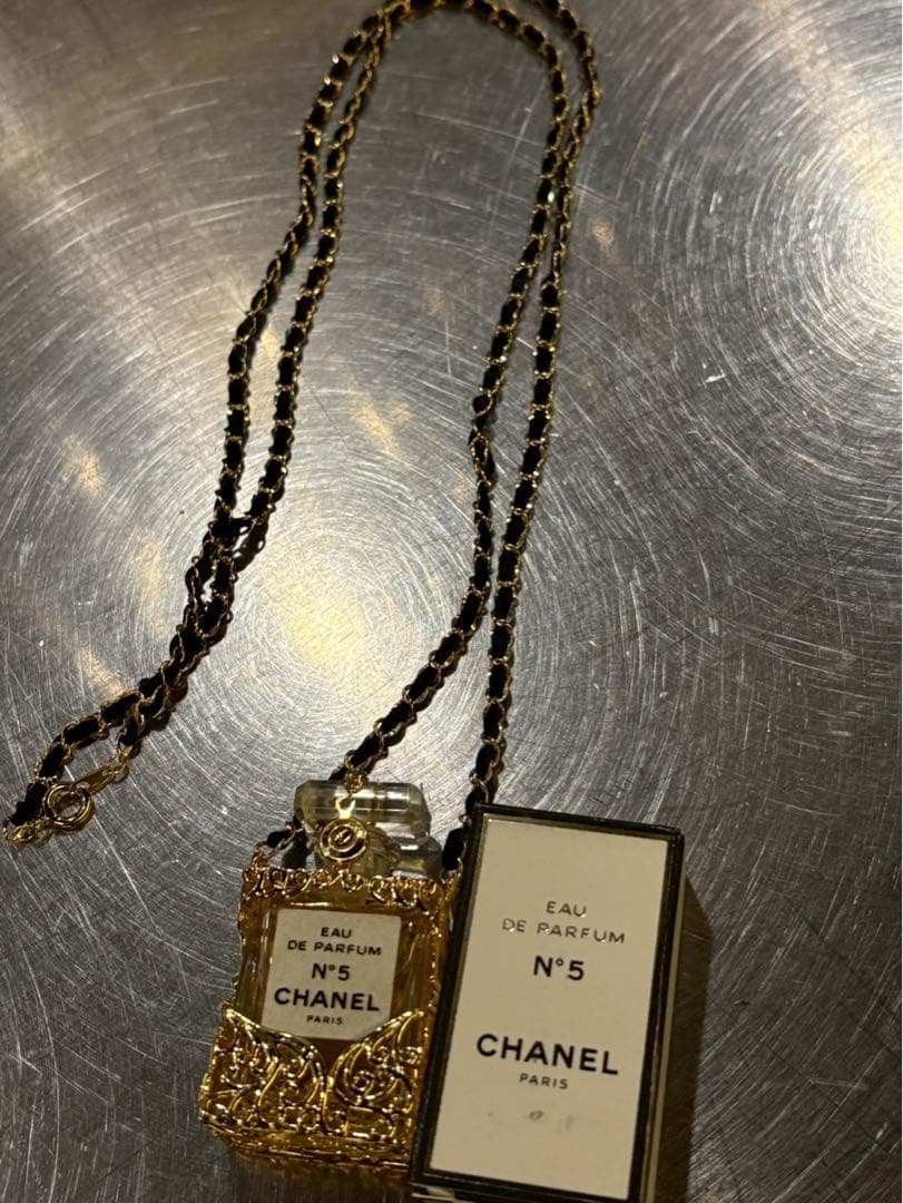 CHANEL N°5 ネックレス型香水