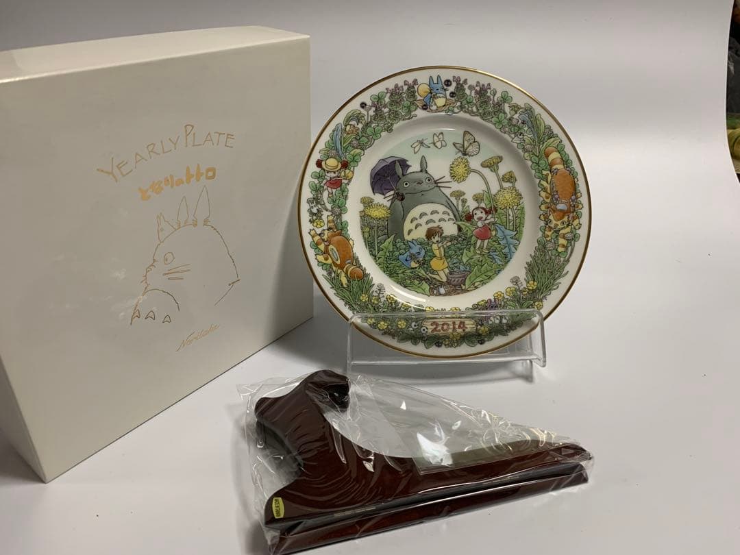 隣のトトロ　2014年　イヤープレート　箱付き