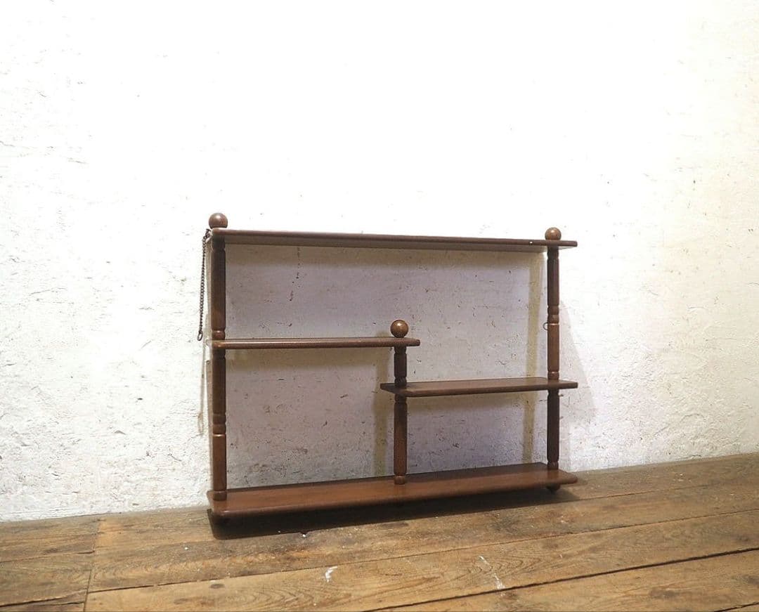 1347　レトロモダンなウォールラック　壁掛け式　飾り棚　陳列棚　ヴィンテージ