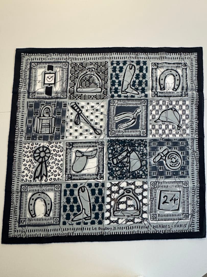 HERMES エルメス コットン　馬蹄柄　大判スカーフ　ネイビー系