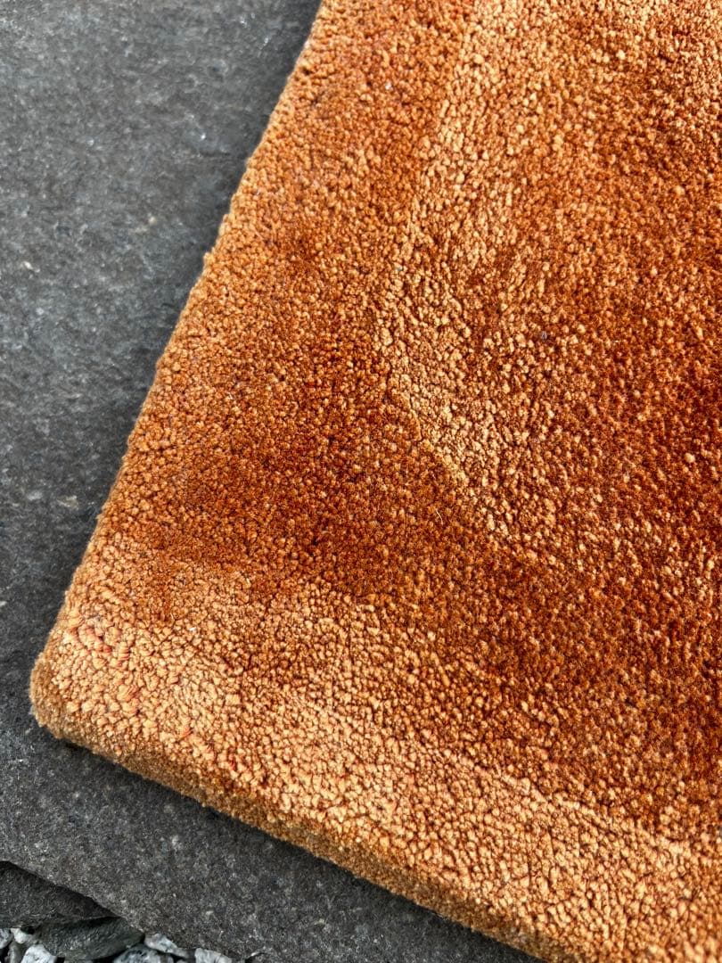 新鍋島緞通　吉島敷物　座布団　牡丹B-1 茜地　四角形　座布団 段通 ④