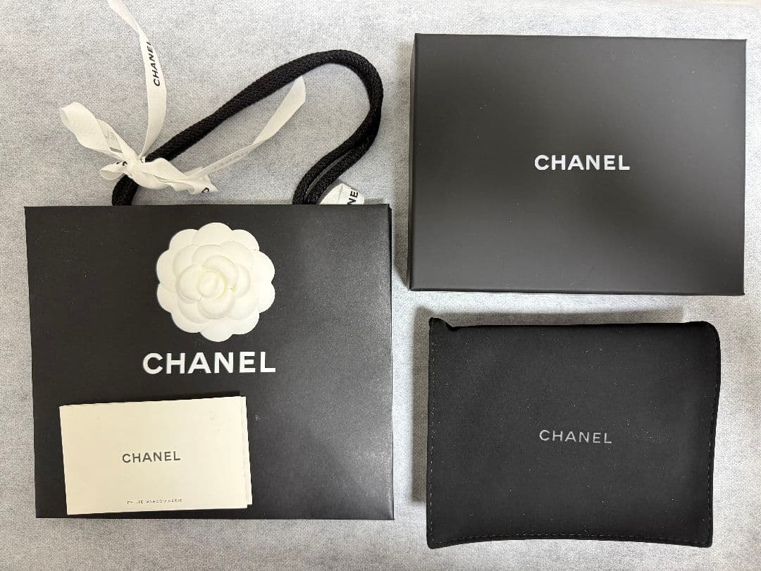 シャネル　クラシック スモール ウォレットキャビアスキン