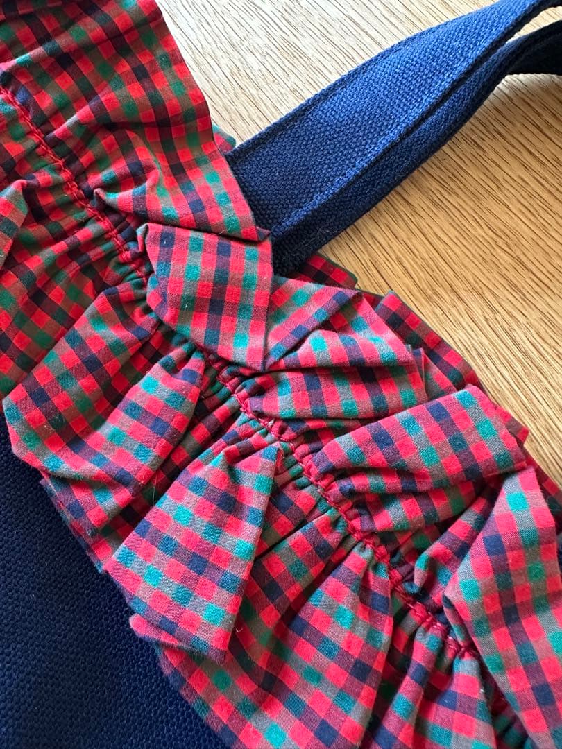 ファミリア トート 赤チェック フリル 紺色 未使用（おまけチャーム付き）