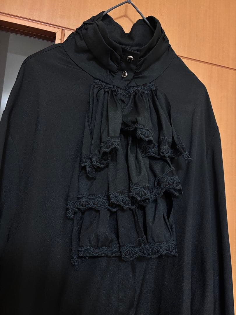 フリル付き長袖シャツ　黒